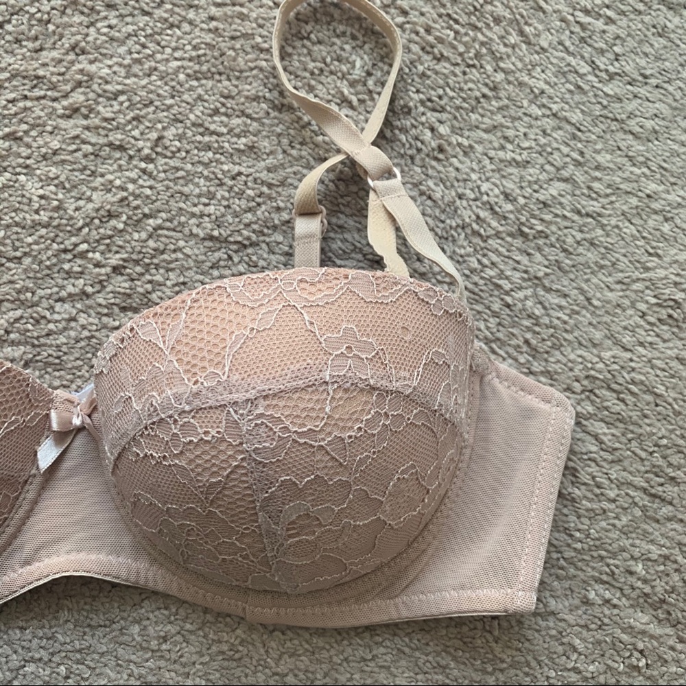 Pretty Lace Bra - Picture 3 of 7